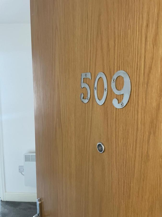 #0509 Two Bedroom Serviced Apartment- Free Parking 더비 외부 사진